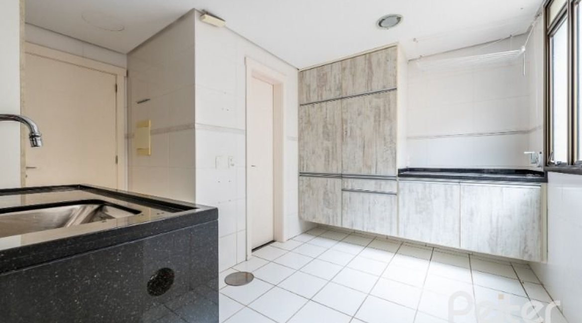 Apartamento à venda com 200m², 3 dormitórios, 3 suítes, 4 vagas, no bairro Cristal em PORTO ALEGRE