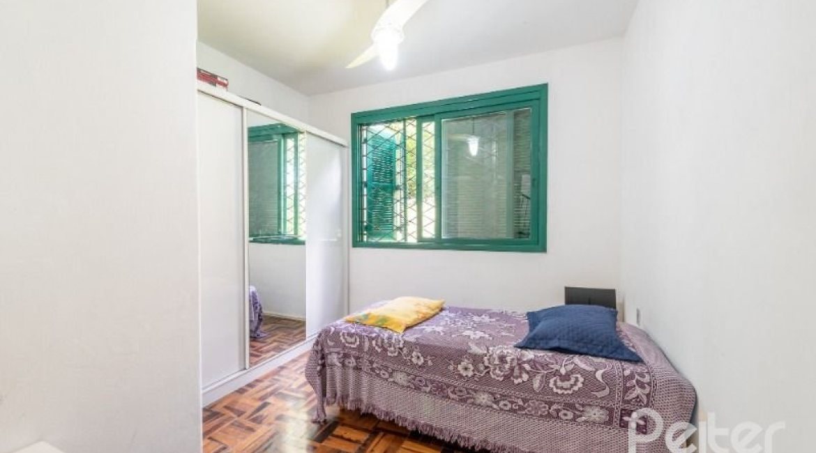 Casa à venda com 200m², 3 dormitórios, 2 vagas, no bairro Vila Assunção em Porto Alegre