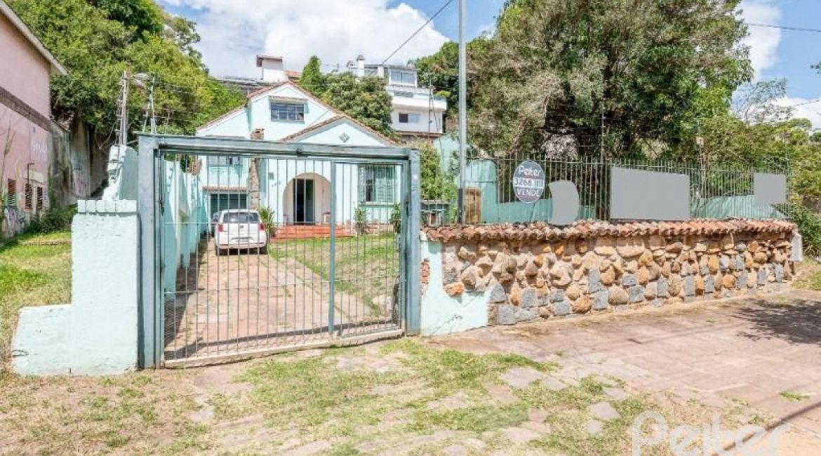 Casa à venda com 200m², 3 dormitórios, 2 vagas, no bairro Vila Assunção em Porto Alegre