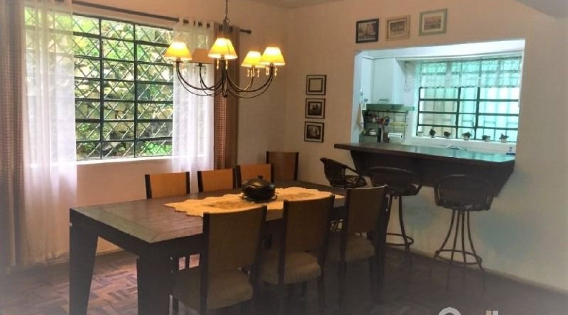 Casa à venda com 200m², 3 dormitórios, 2 vagas, no bairro Vila Assunção em Porto Alegre