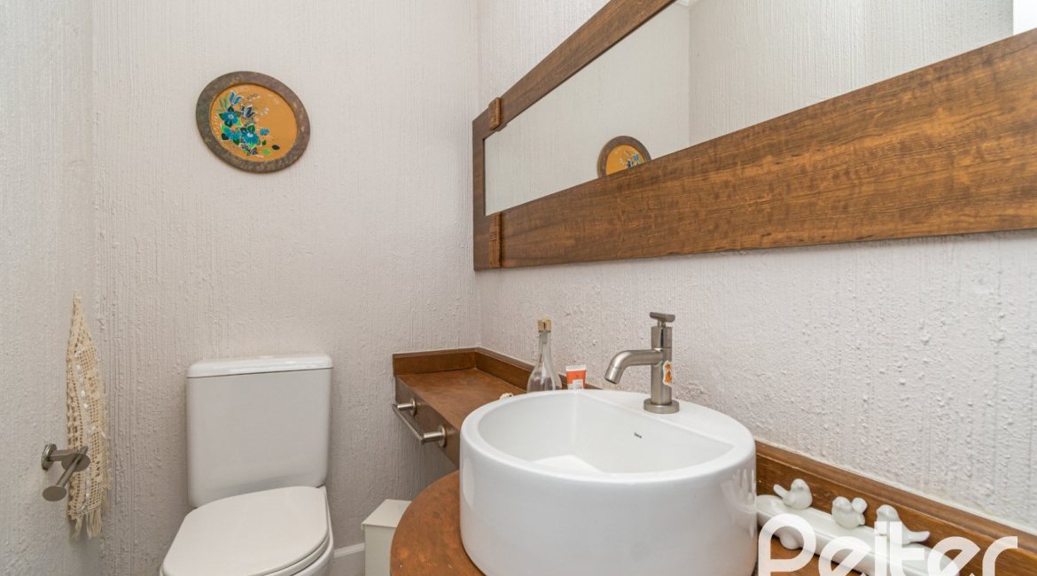 Casa em Condomínio à venda com 321m², 4 dormitórios, 2 suítes, 4 vagas, no bairro Terra Ville em PORTO ALEGRE