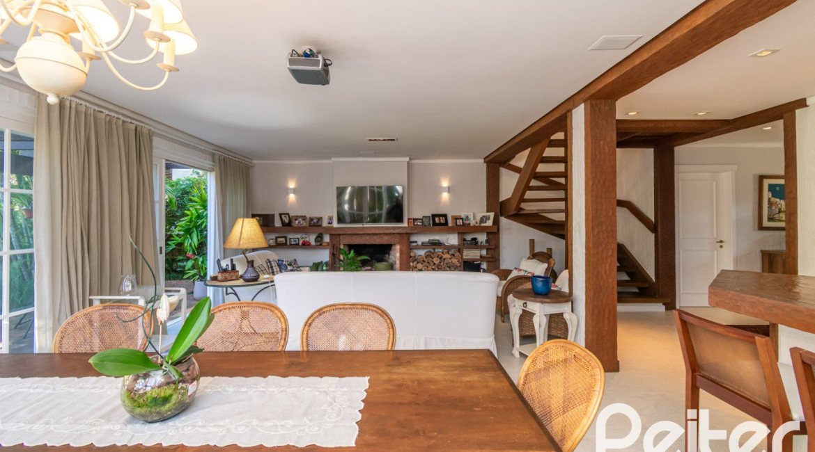 Casa em Condomínio à venda com 321m², 4 dormitórios, 2 suítes, 4 vagas, no bairro Terra Ville em PORTO ALEGRE