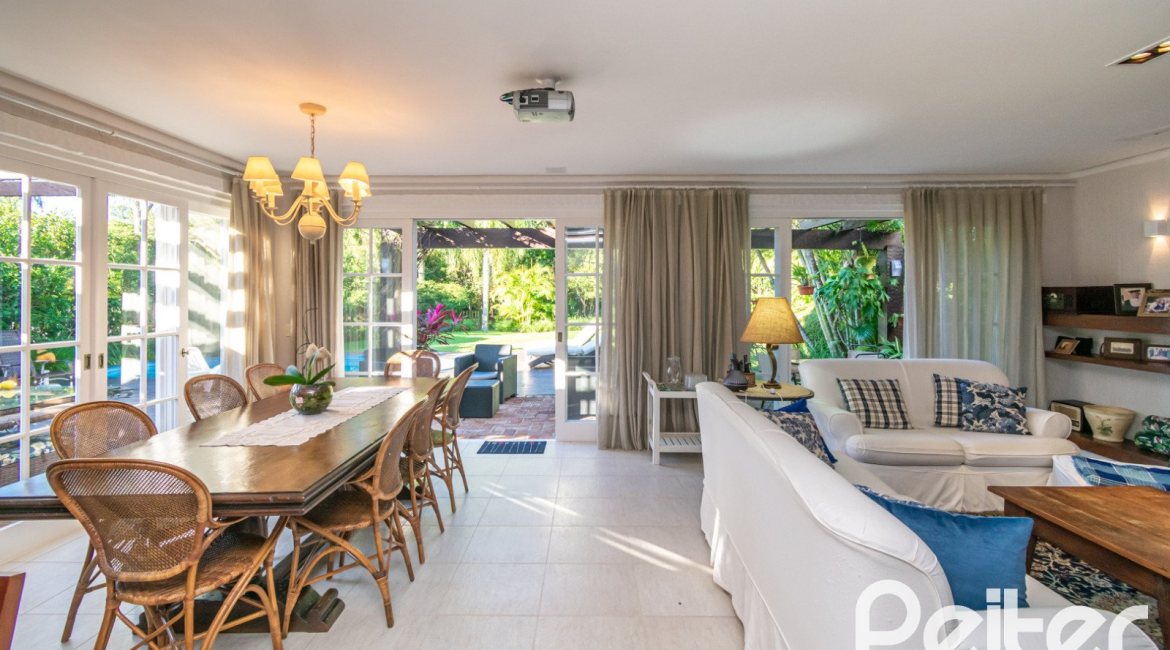 Casa em Condomínio à venda com 321m², 4 dormitórios, 2 suítes, 4 vagas, no bairro Terra Ville em PORTO ALEGRE