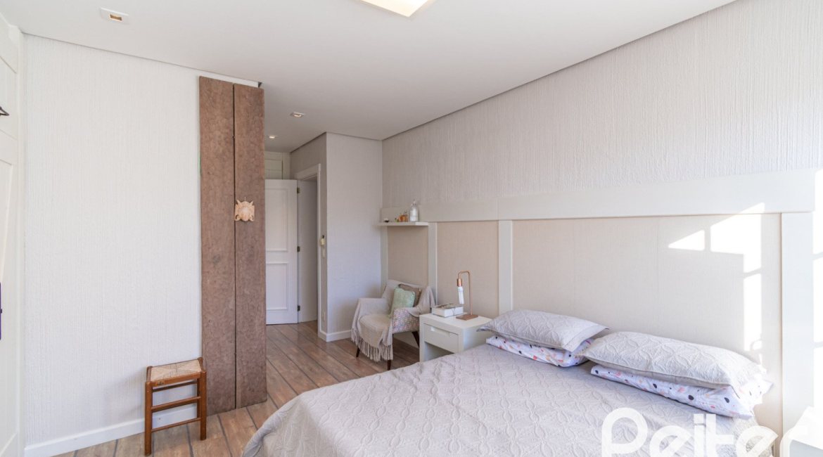 Casa em Condomínio à venda com 321m², 4 dormitórios, 2 suítes, 4 vagas, no bairro Terra Ville em PORTO ALEGRE