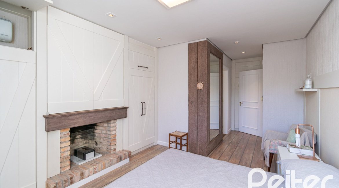 Casa em Condomínio à venda com 321m², 4 dormitórios, 2 suítes, 4 vagas, no bairro Terra Ville em PORTO ALEGRE