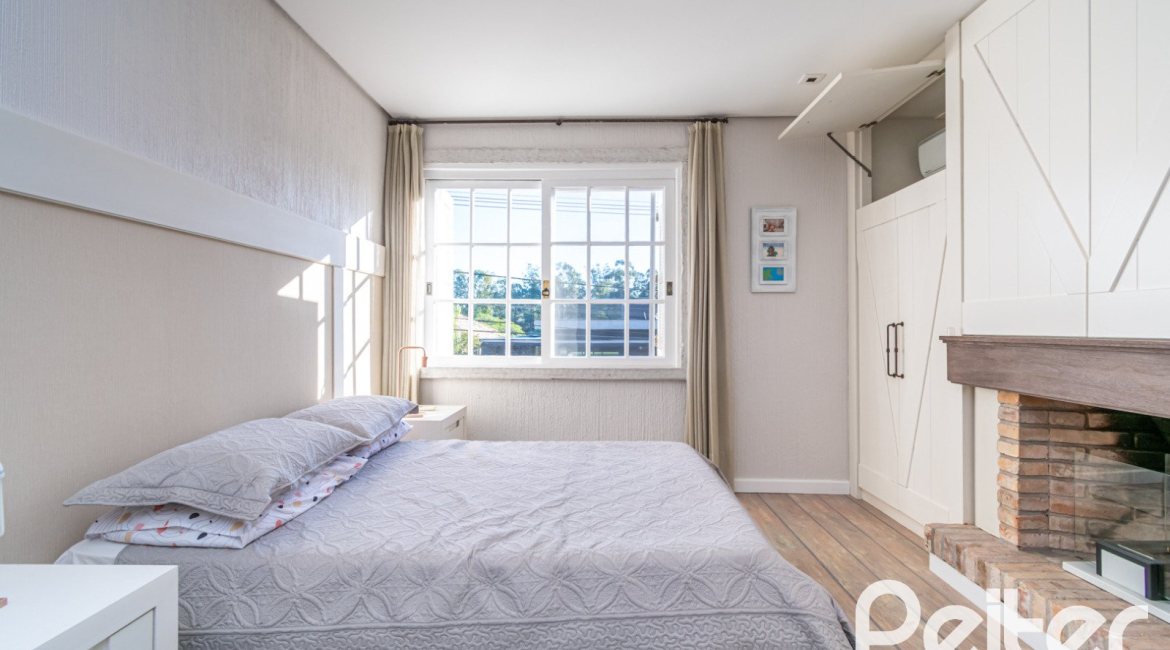 Casa em Condomínio à venda com 321m², 4 dormitórios, 2 suítes, 4 vagas, no bairro Terra Ville em PORTO ALEGRE