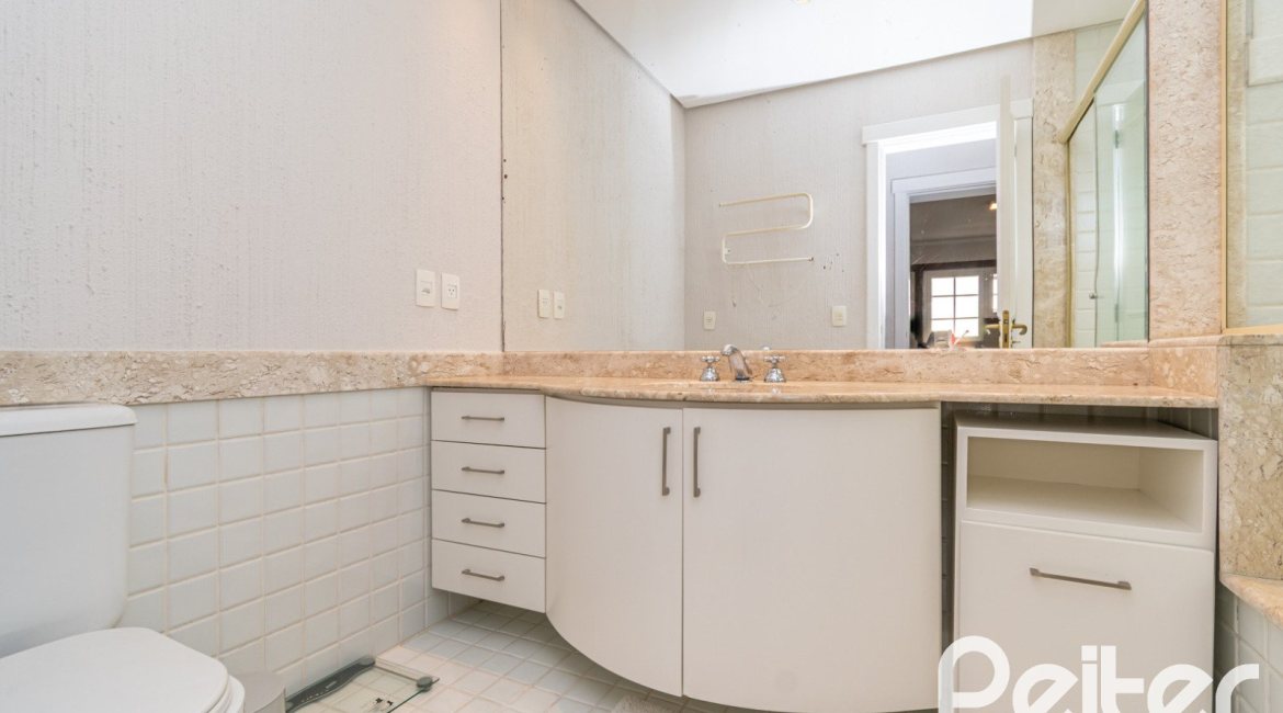 Casa em Condomínio à venda com 321m², 4 dormitórios, 2 suítes, 4 vagas, no bairro Terra Ville em PORTO ALEGRE