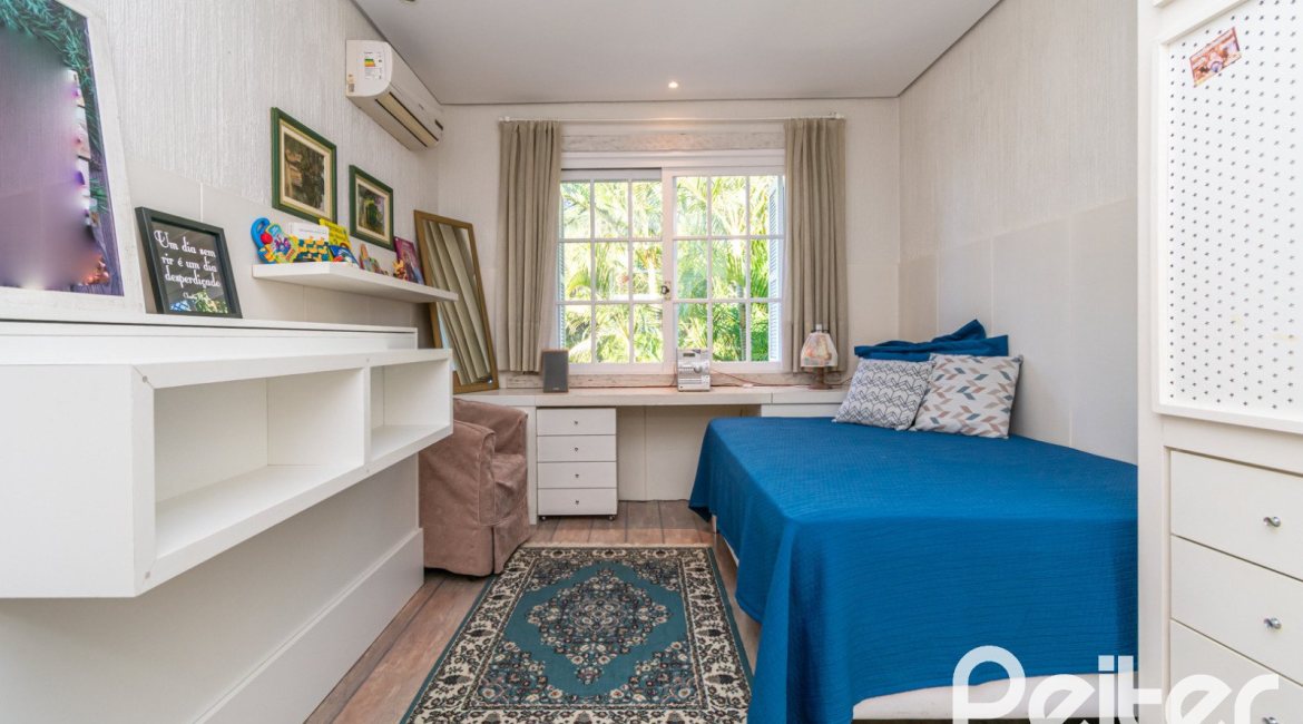 Casa em Condomínio à venda com 321m², 4 dormitórios, 2 suítes, 4 vagas, no bairro Terra Ville em PORTO ALEGRE