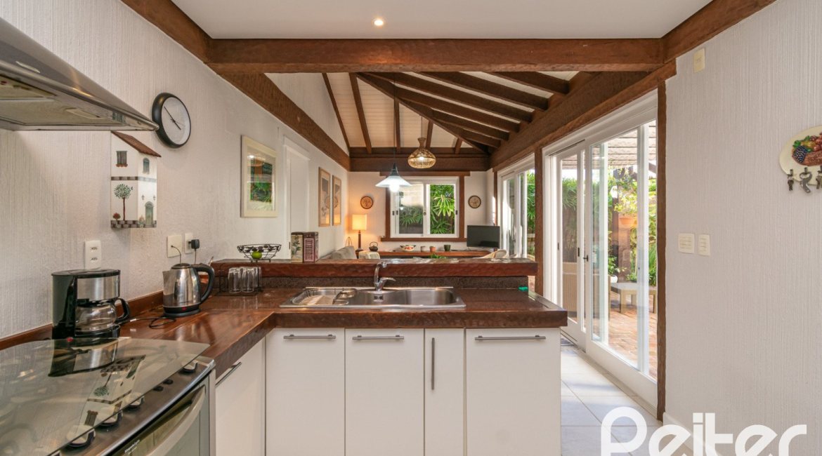 Casa em Condomínio à venda com 321m², 4 dormitórios, 2 suítes, 4 vagas, no bairro Terra Ville em PORTO ALEGRE