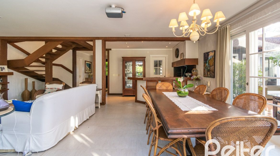 Casa em Condomínio à venda com 321m², 4 dormitórios, 2 suítes, 4 vagas, no bairro Terra Ville em PORTO ALEGRE