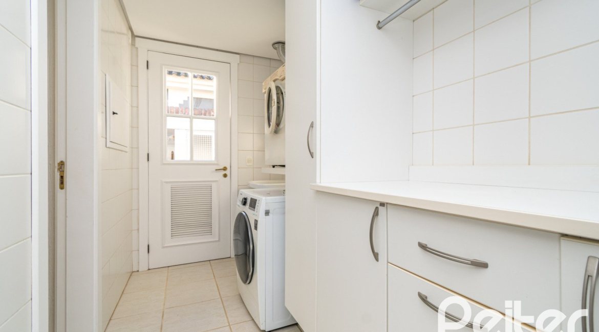 Casa em Condomínio à venda com 321m², 4 dormitórios, 2 suítes, 4 vagas, no bairro Terra Ville em PORTO ALEGRE