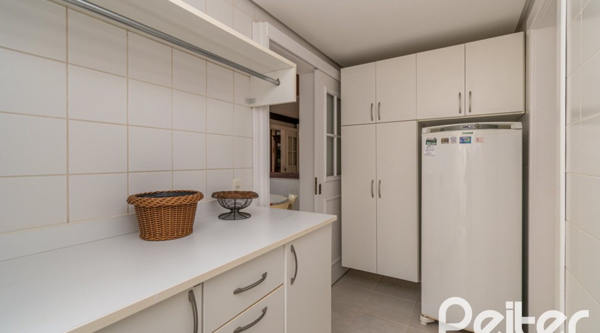 Casa em Condomínio à venda com 321m², 4 dormitórios, 2 suítes, 4 vagas, no bairro Terra Ville em PORTO ALEGRE