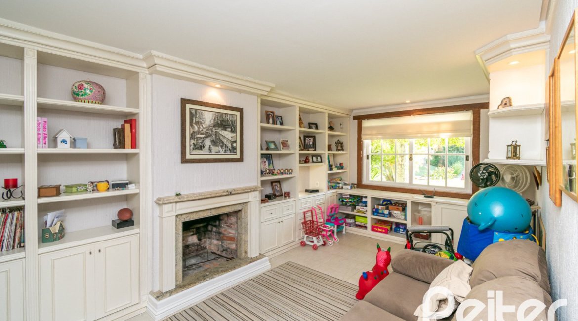 Casa em Condomínio à venda com 321m², 4 dormitórios, 2 suítes, 4 vagas, no bairro Terra Ville em PORTO ALEGRE