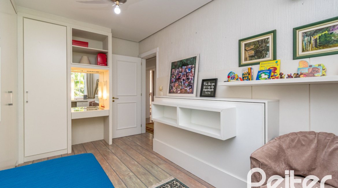 Casa em Condomínio à venda com 321m², 4 dormitórios, 2 suítes, 4 vagas, no bairro Terra Ville em PORTO ALEGRE