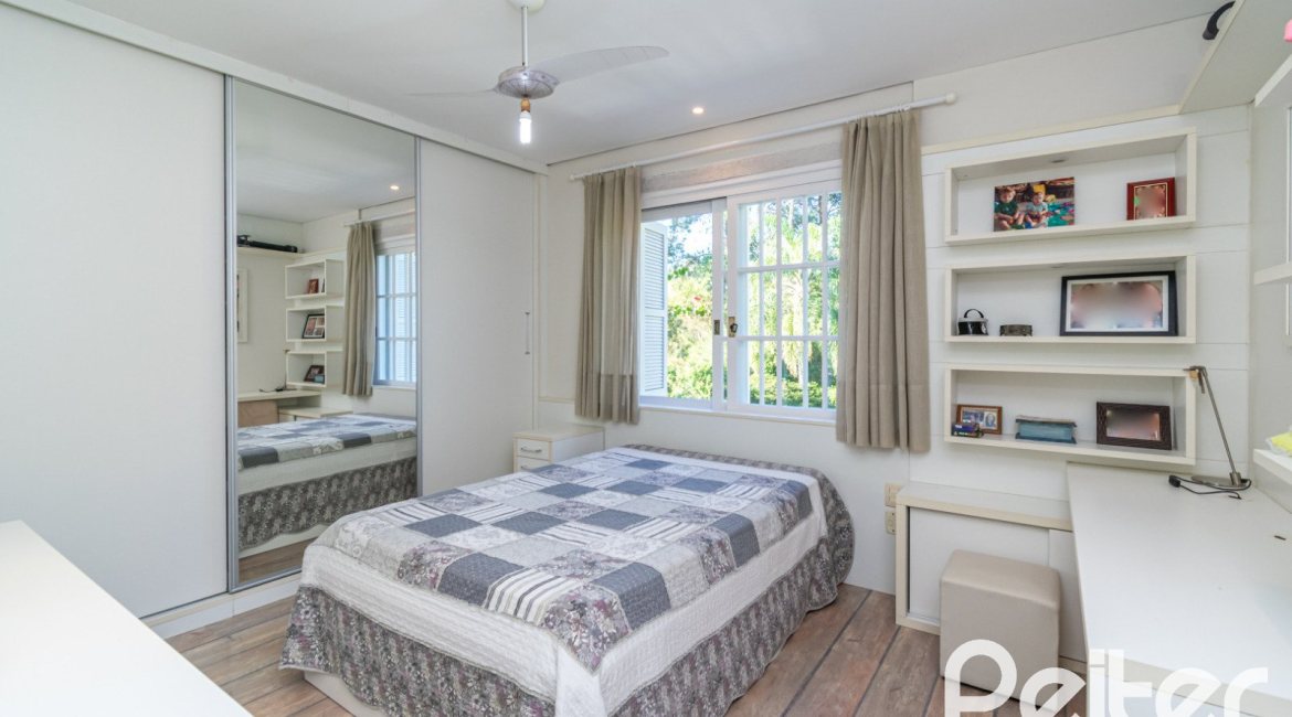 Casa em Condomínio à venda com 321m², 4 dormitórios, 2 suítes, 4 vagas, no bairro Terra Ville em PORTO ALEGRE