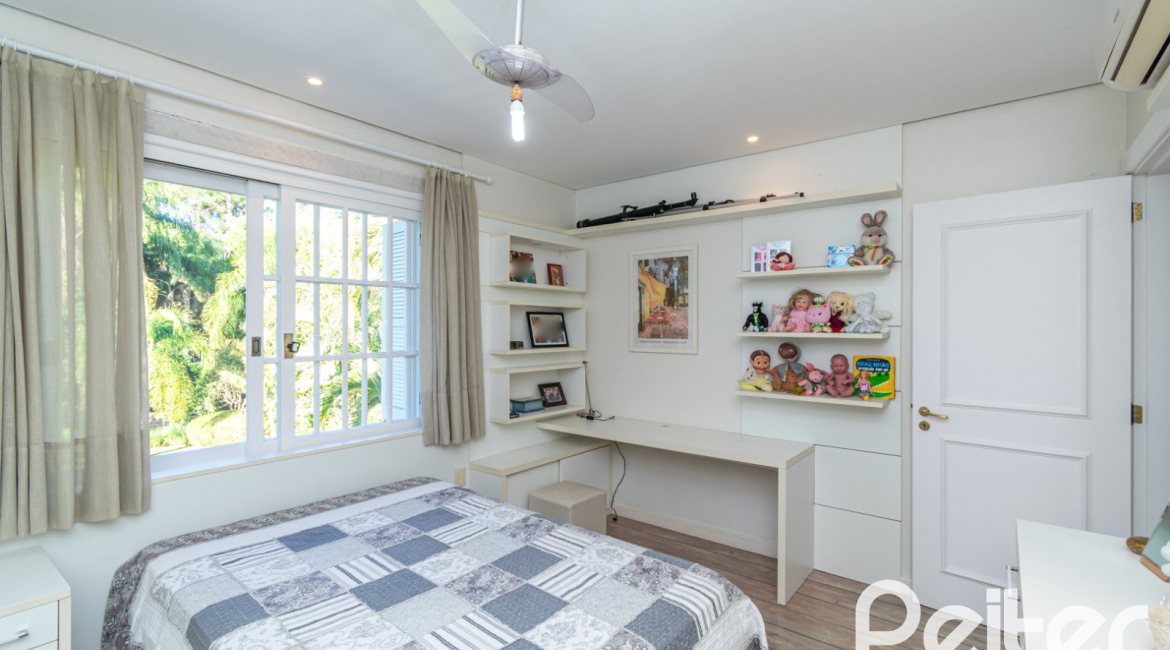 Casa em Condomínio à venda com 321m², 4 dormitórios, 2 suítes, 4 vagas, no bairro Terra Ville em PORTO ALEGRE