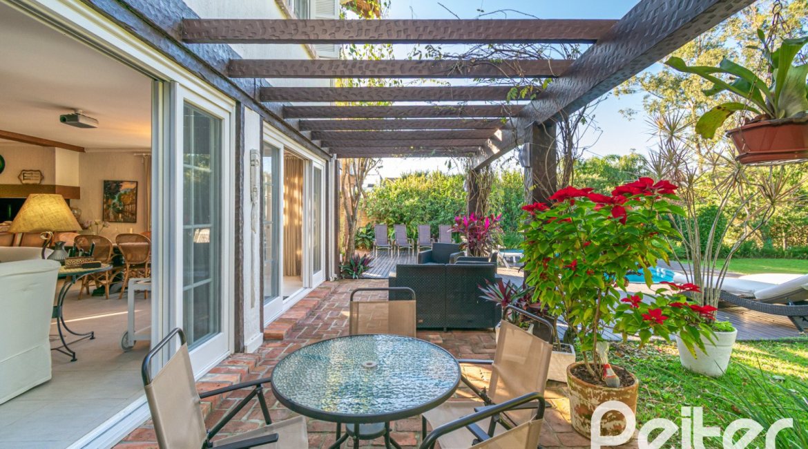 Casa em Condomínio à venda com 321m², 4 dormitórios, 2 suítes, 4 vagas, no bairro Terra Ville em PORTO ALEGRE