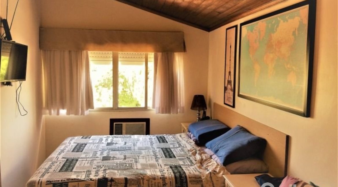 Casa à venda com 198m², 4 dormitórios, 1 suíte, 4 vagas, no bairro Vila Assunção em Porto Alegre