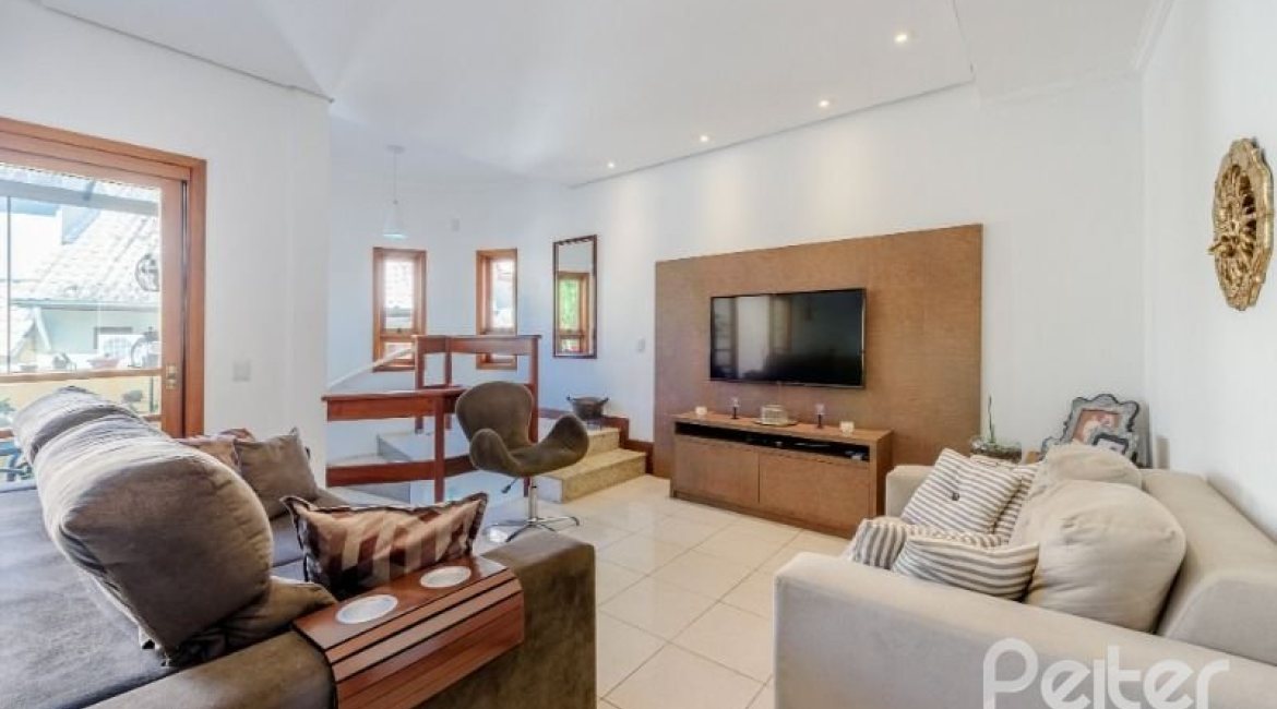 Casa em Condomínio à venda com 240m², 3 dormitórios, 1 suíte, 3 vagas, no bairro Jardim Isabel em Porto Alegre