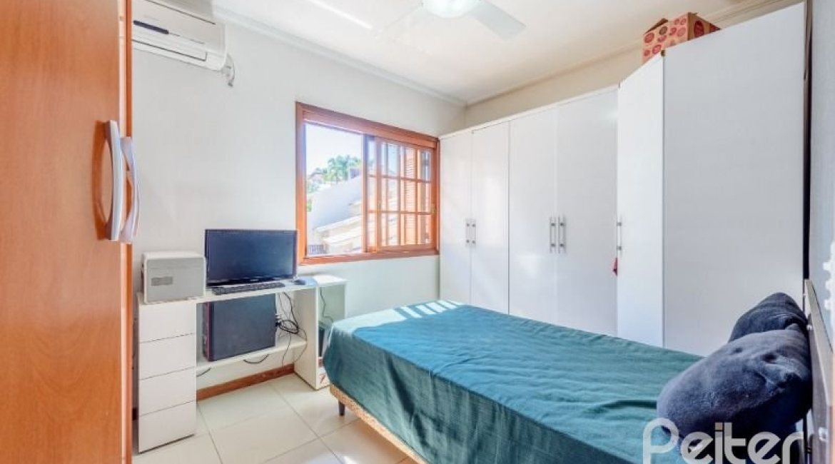 Casa em Condomínio à venda com 240m², 3 dormitórios, 1 suíte, 3 vagas, no bairro Jardim Isabel em Porto Alegre