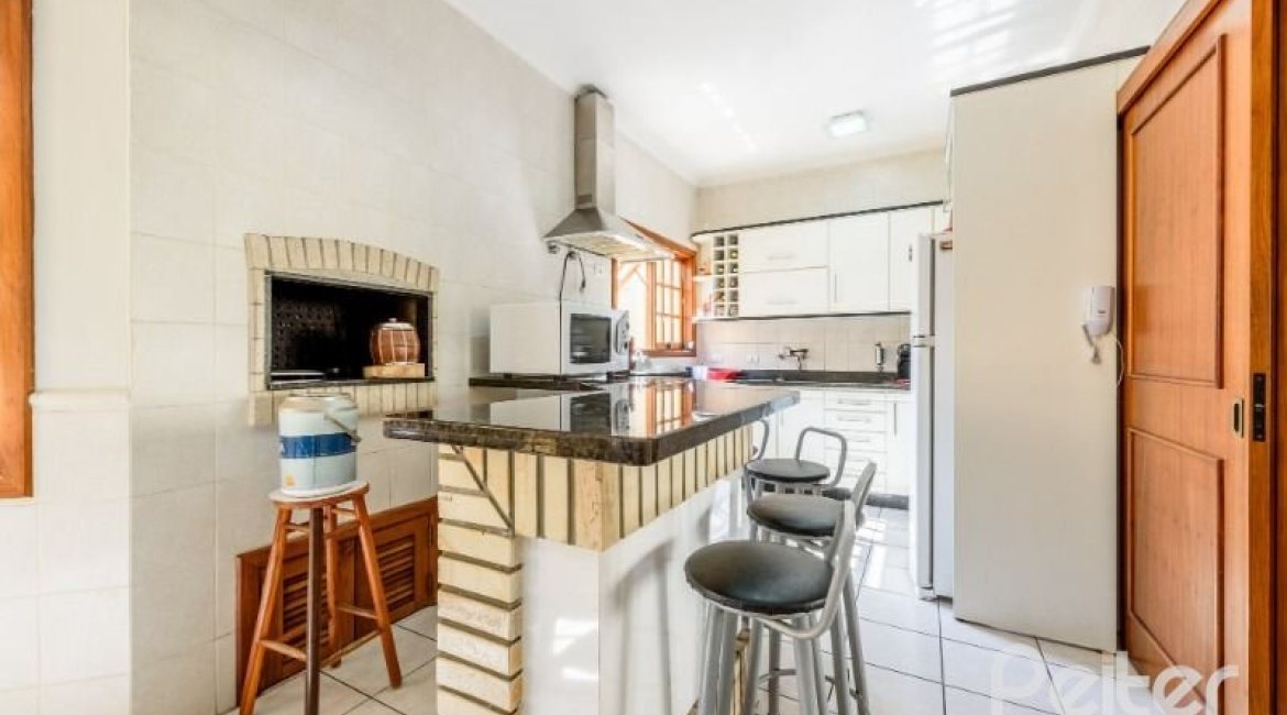 Casa em Condomínio à venda com 240m², 3 dormitórios, 1 suíte, 3 vagas, no bairro Jardim Isabel em Porto Alegre