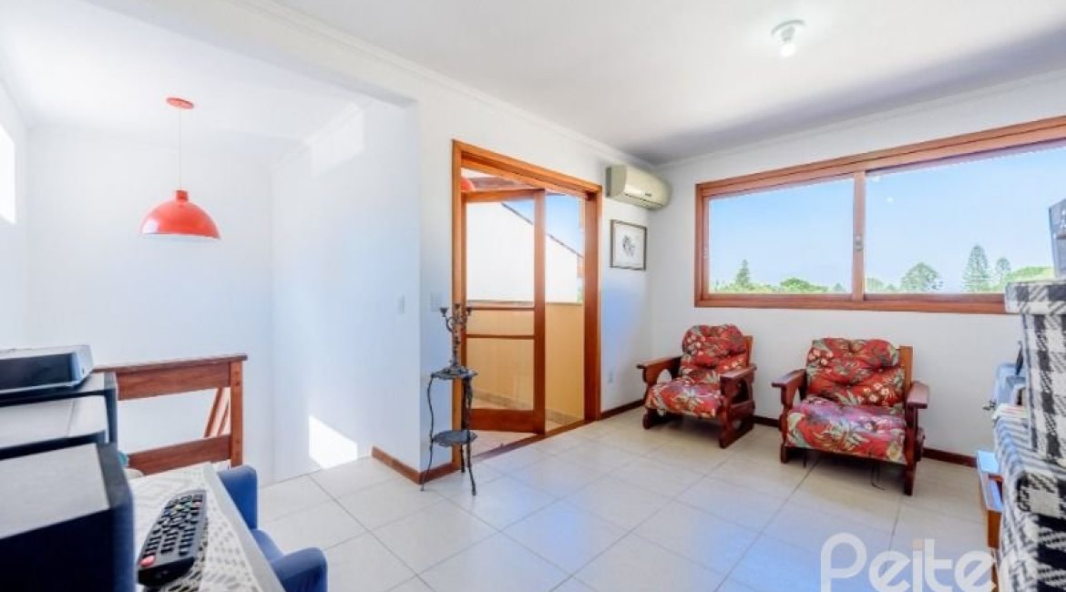 Casa em Condomínio à venda com 240m², 3 dormitórios, 1 suíte, 3 vagas, no bairro Jardim Isabel em Porto Alegre