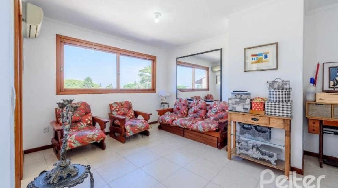 Casa em Condomínio à venda com 240m², 3 dormitórios, 1 suíte, 3 vagas, no bairro Jardim Isabel em Porto Alegre