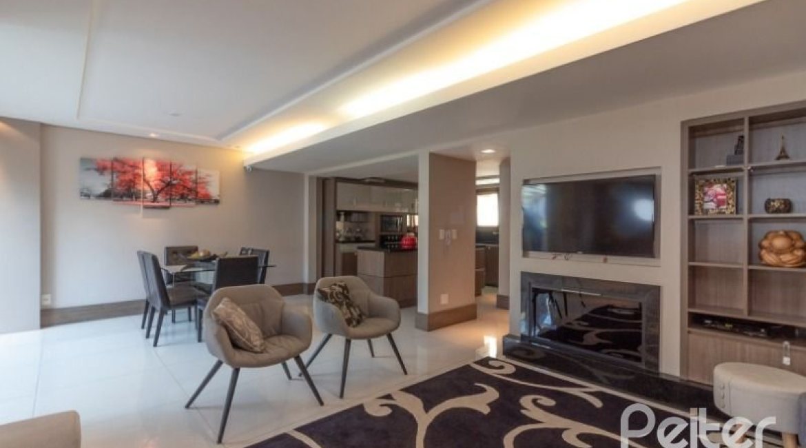 Casa em Condomínio à venda com 307m², 3 dormitórios, 1 suíte, 4 vagas, no bairro Cristal em Porto Alegre