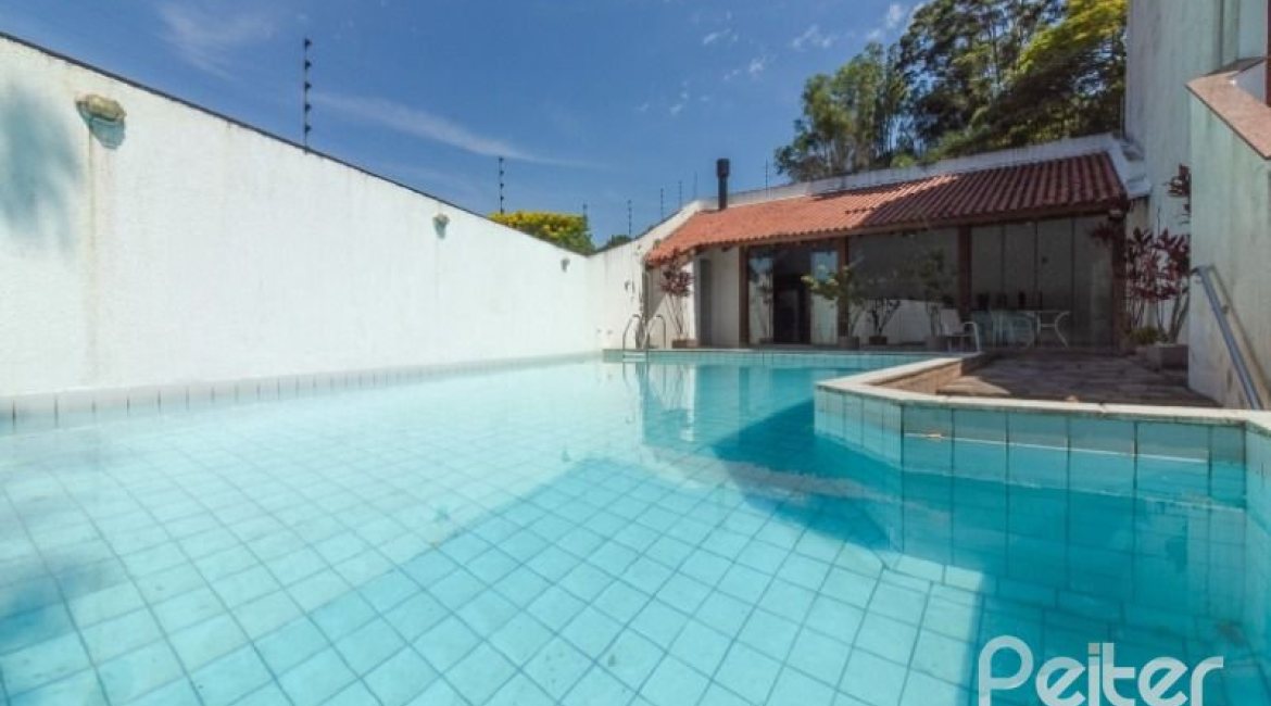 Casa em Condomínio à venda com 307m², 3 dormitórios, 1 suíte, 4 vagas, no bairro Cristal em Porto Alegre