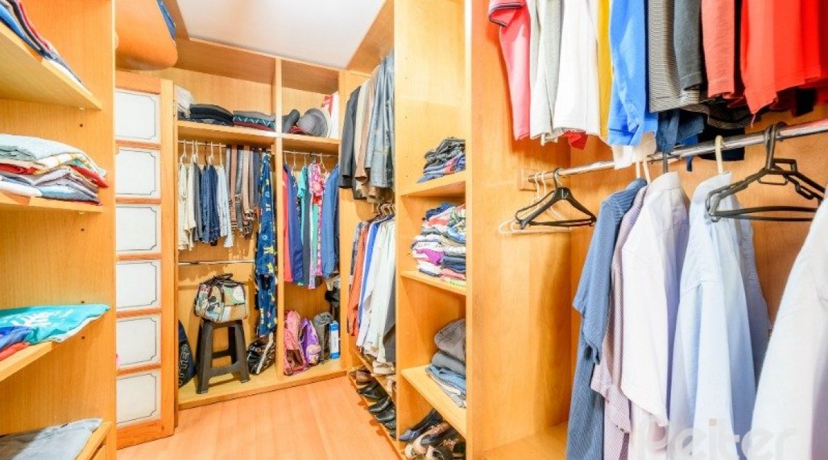 Casa em Condomínio à venda com 252m², 3 dormitórios, 1 suíte, 3 vagas, no bairro Tristeza em Porto Alegre