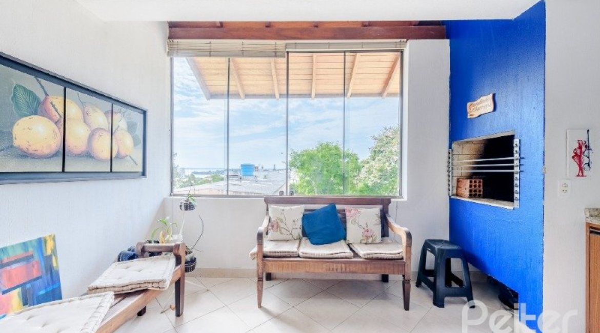 Casa em Condomínio à venda com 252m², 3 dormitórios, 1 suíte, 3 vagas, no bairro Tristeza em Porto Alegre