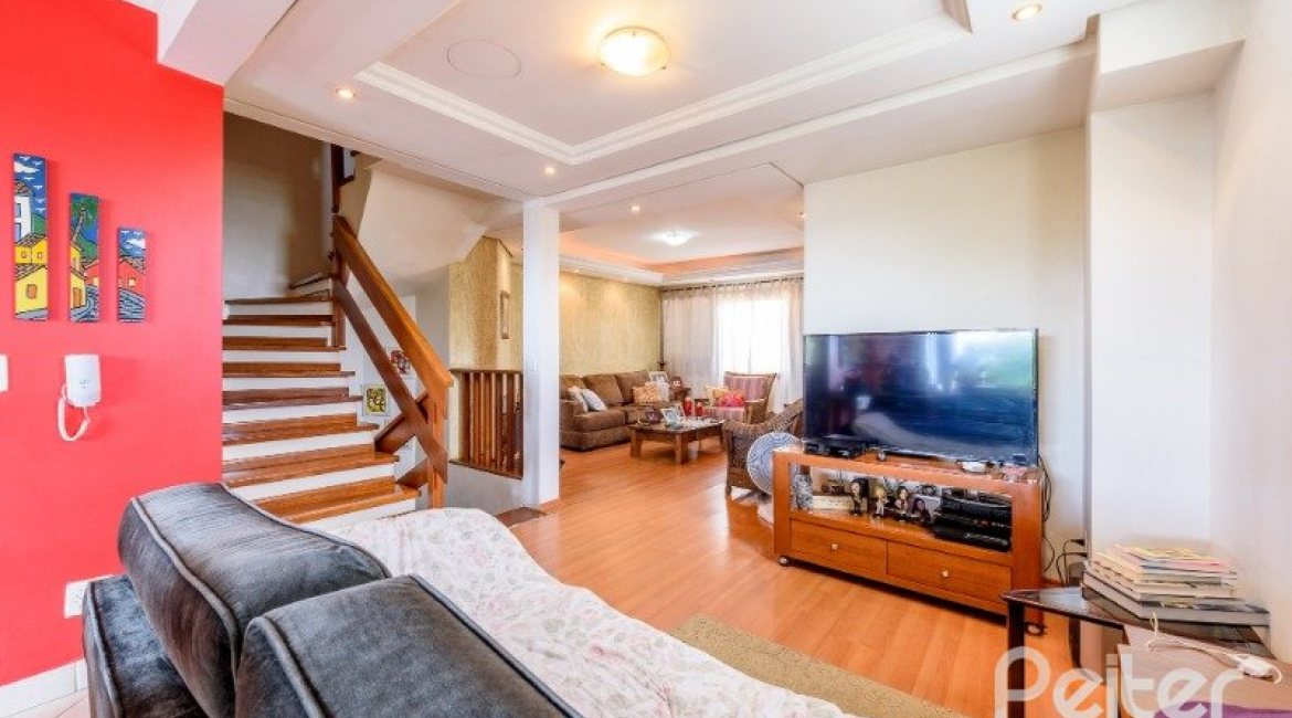 Casa em Condomínio à venda com 252m², 3 dormitórios, 1 suíte, 3 vagas, no bairro Tristeza em Porto Alegre