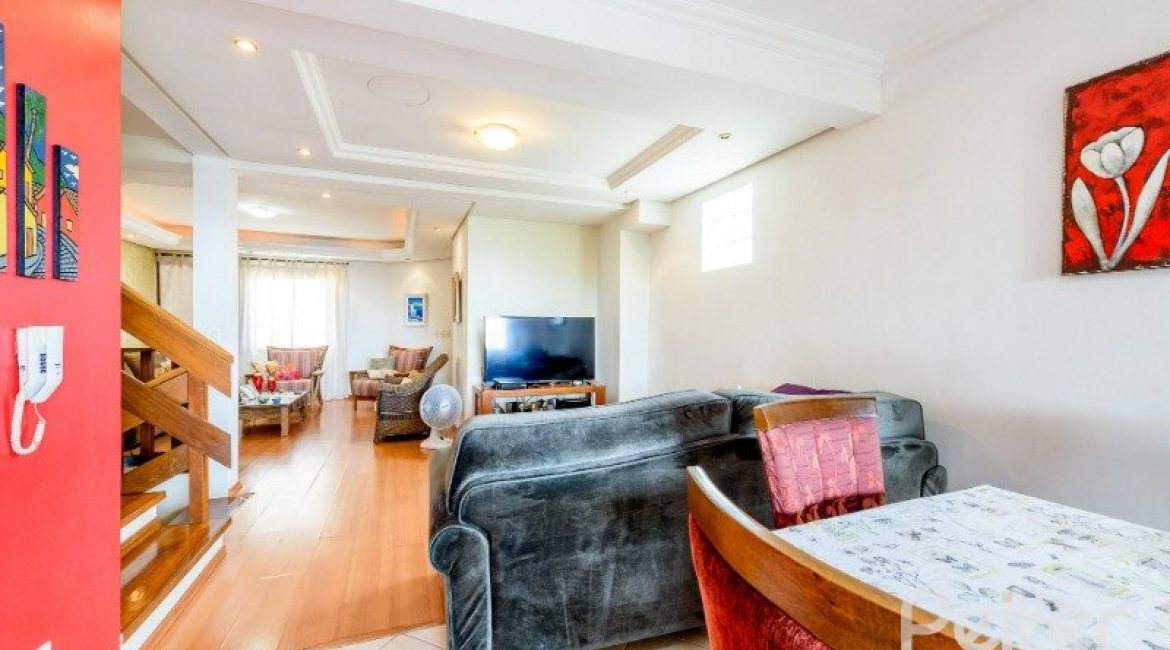 Casa em Condomínio à venda com 252m², 3 dormitórios, 1 suíte, 3 vagas, no bairro Tristeza em Porto Alegre