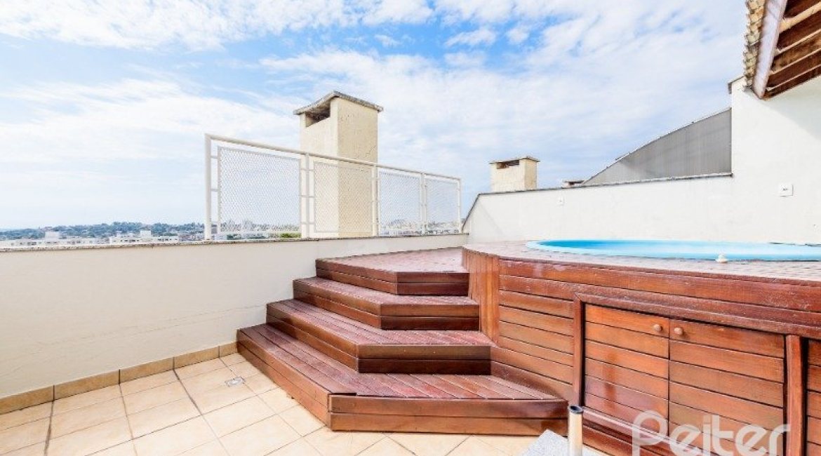 Casa em Condomínio à venda com 252m², 3 dormitórios, 1 suíte, 3 vagas, no bairro Tristeza em Porto Alegre