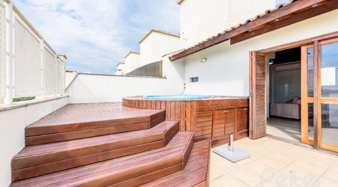 Casa em Condomínio à venda com 252m², 3 dormitórios, 1 suíte, 3 vagas, no bairro Tristeza em Porto Alegre