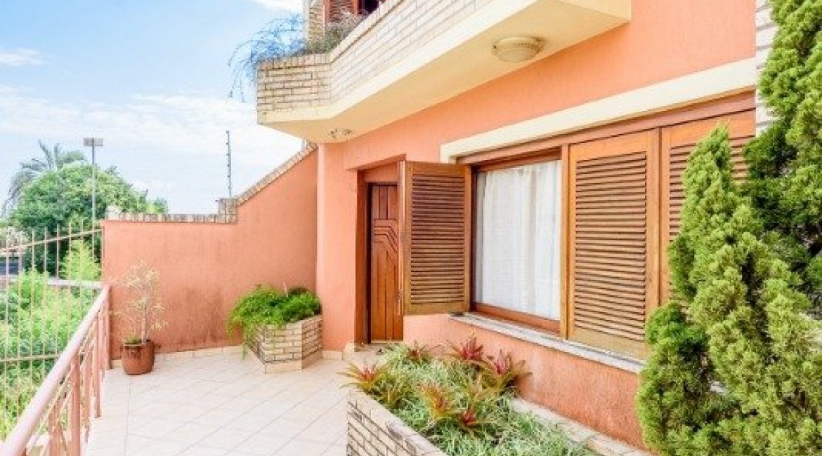 Casa em Condomínio à venda com 252m², 3 dormitórios, 1 suíte, 3 vagas, no bairro Tristeza em Porto Alegre