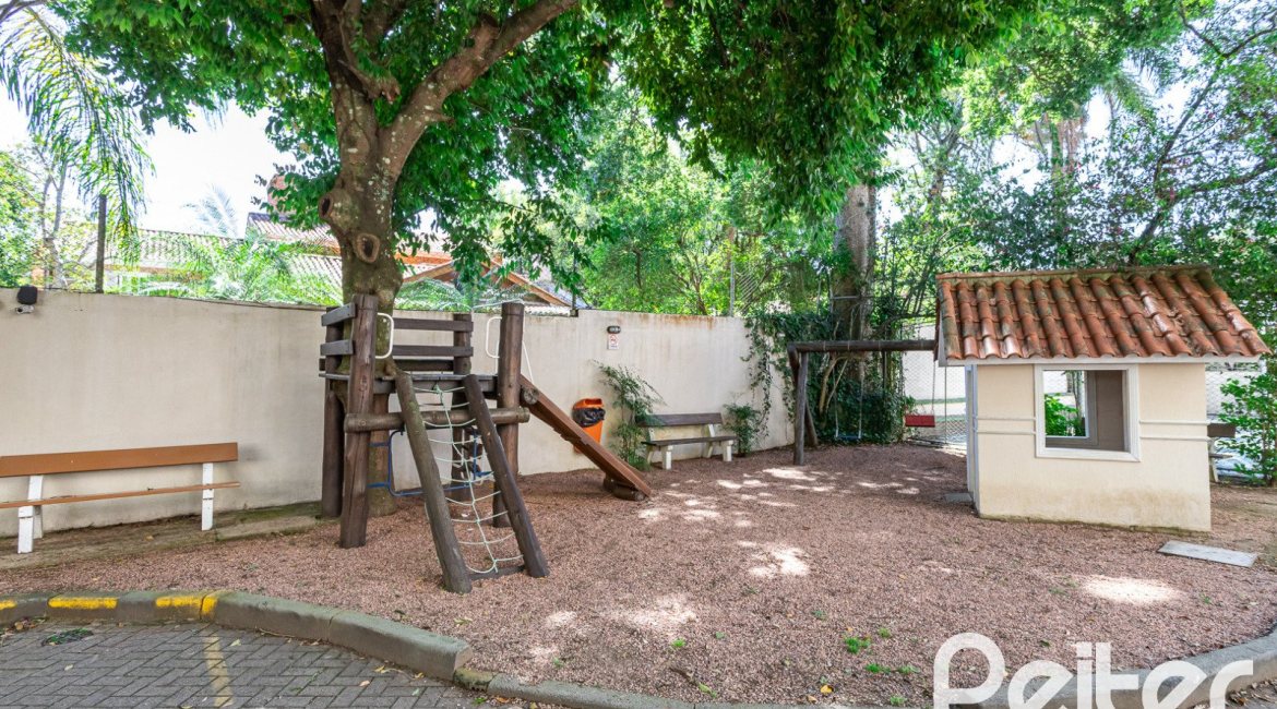Casa em Condomínio à venda com 250m², 3 dormitórios, 1 suíte, 3 vagas, no bairro Tristeza em PORTO ALEGRE