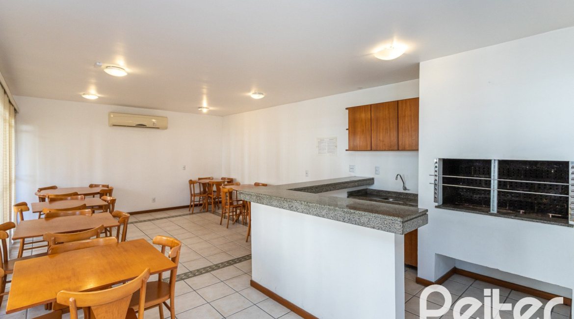 Casa em Condomínio à venda com 250m², 3 dormitórios, 1 suíte, 3 vagas, no bairro Tristeza em PORTO ALEGRE