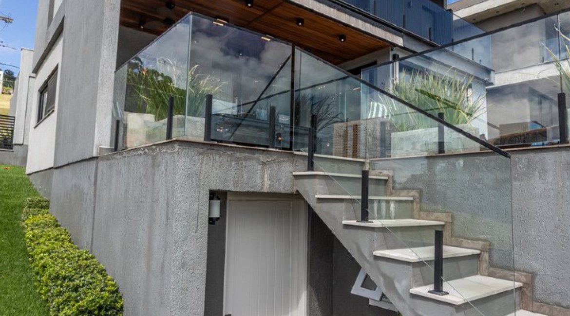 Casa em Condomínio à venda com 303m², 3 dormitórios, 3 suítes, 4 vagas, no bairro Alphaville em PORTO ALEGRE