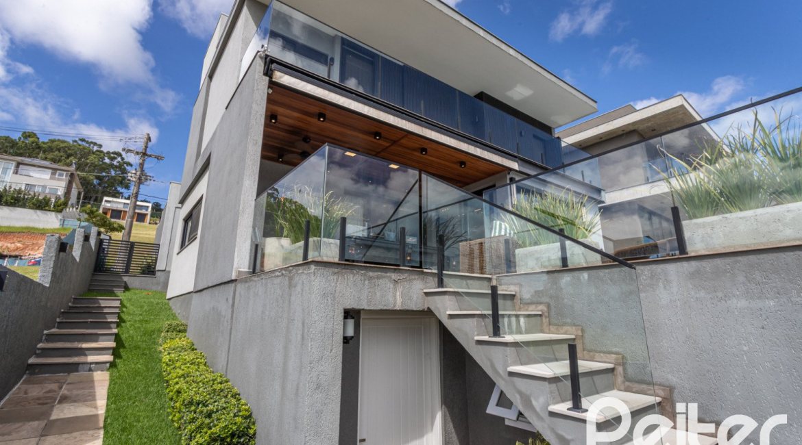 Casa em Condomínio à venda com 303m², 3 dormitórios, 3 suítes, 4 vagas, no bairro Alphaville em PORTO ALEGRE