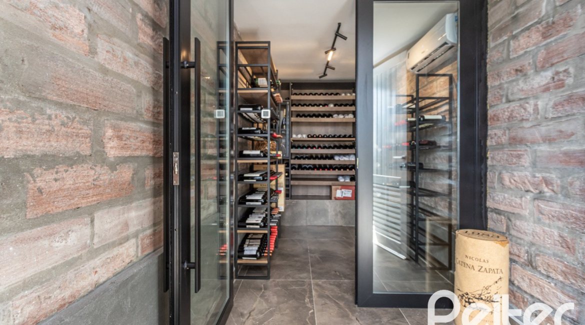 Casa em Condomínio à venda com 303m², 3 dormitórios, 3 suítes, 4 vagas, no bairro Alphaville em PORTO ALEGRE