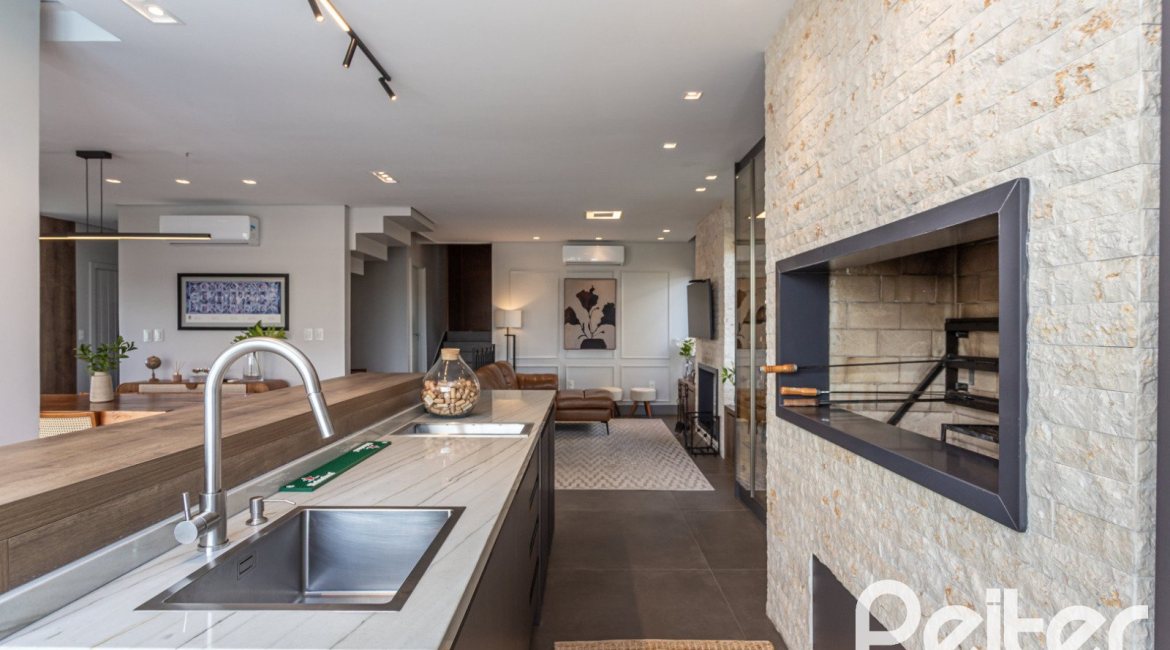 Casa em Condomínio à venda com 303m², 3 dormitórios, 3 suítes, 4 vagas, no bairro Alphaville em PORTO ALEGRE