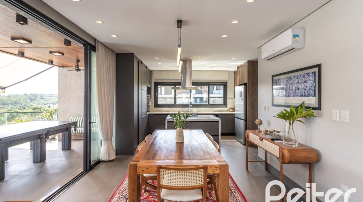 Casa em Condomínio à venda com 303m², 3 dormitórios, 3 suítes, 4 vagas, no bairro Alphaville em PORTO ALEGRE