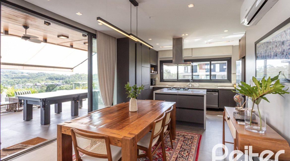 Casa em Condomínio à venda com 303m², 3 dormitórios, 3 suítes, 4 vagas, no bairro Alphaville em PORTO ALEGRE