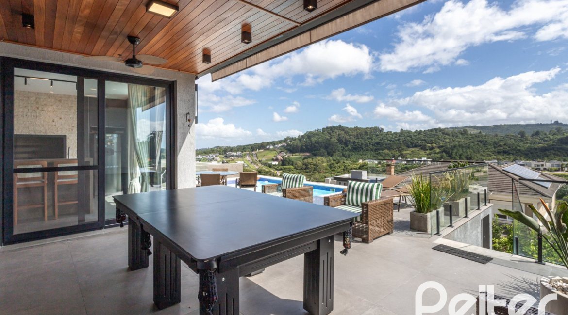 Casa em Condomínio à venda com 303m², 3 dormitórios, 3 suítes, 4 vagas, no bairro Alphaville em PORTO ALEGRE