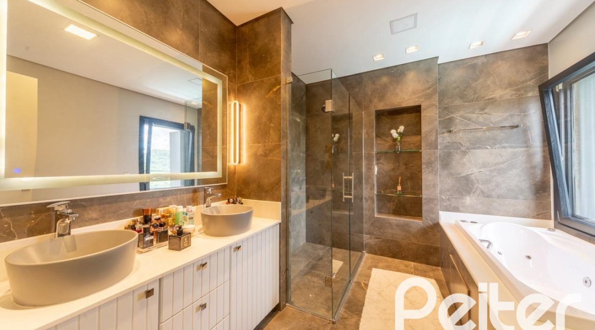 Casa em Condomínio à venda com 303m², 3 dormitórios, 3 suítes, 4 vagas, no bairro Alphaville em PORTO ALEGRE