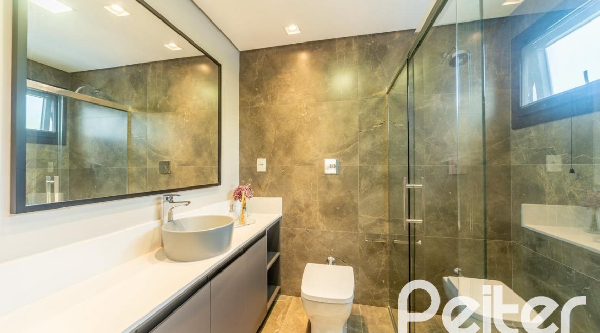 Casa em Condomínio à venda com 303m², 3 dormitórios, 3 suítes, 4 vagas, no bairro Alphaville em PORTO ALEGRE