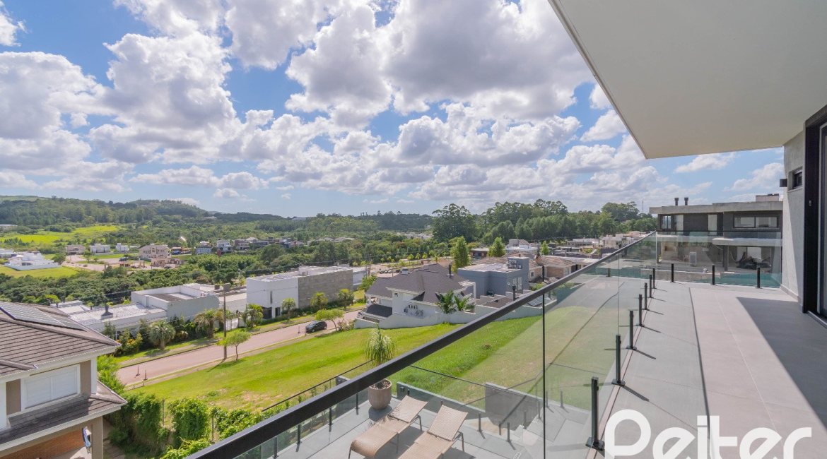 Casa em Condomínio à venda com 303m², 3 dormitórios, 3 suítes, 4 vagas, no bairro Alphaville em PORTO ALEGRE