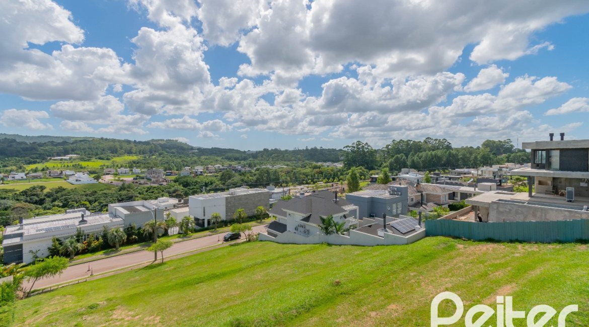 Casa em Condomínio à venda com 303m², 3 dormitórios, 3 suítes, 4 vagas, no bairro Alphaville em PORTO ALEGRE