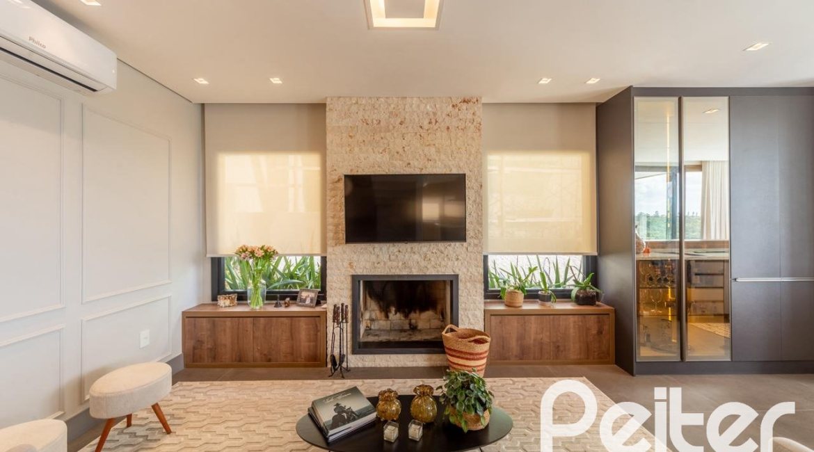 Casa em Condomínio à venda com 303m², 3 dormitórios, 3 suítes, 4 vagas, no bairro Alphaville em PORTO ALEGRE